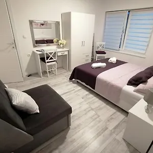 apartman-lidija-pag-island.hotelinzadar.com/
