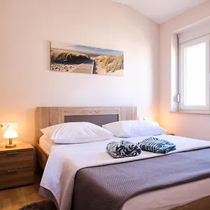 apartments-anka-vrsi.hotelinzadar.com/